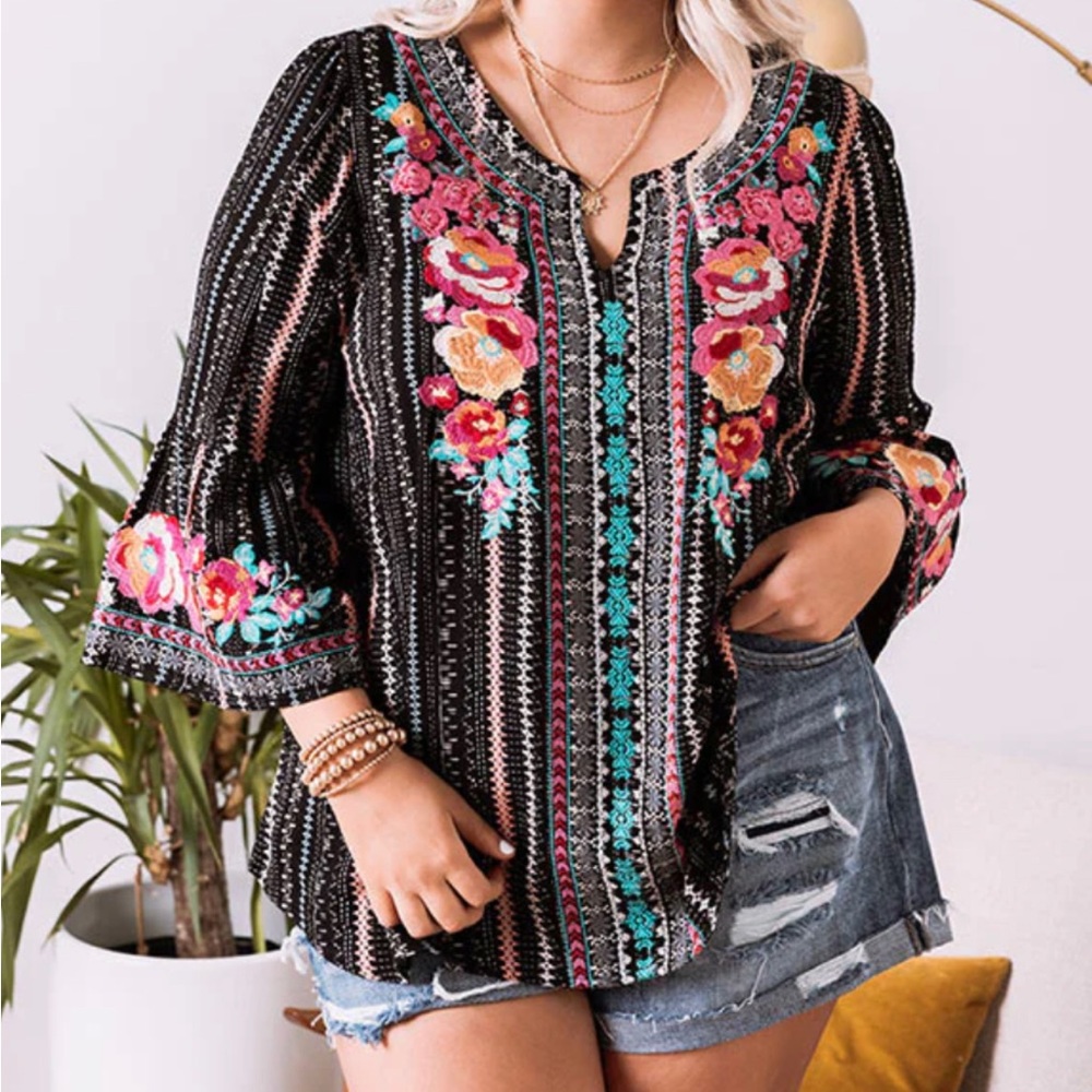 SAVANNA JANE BLACK EMBROIDERY BELL SLEEVE - LADIES SHIRT Tunik - Size 1X